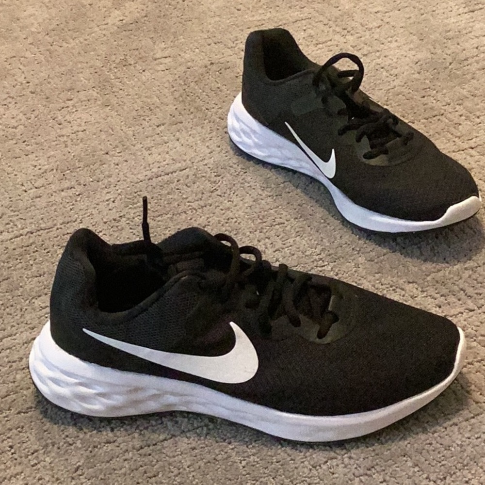 Women’s Nike Revolution 6 Running shoes size 8.5